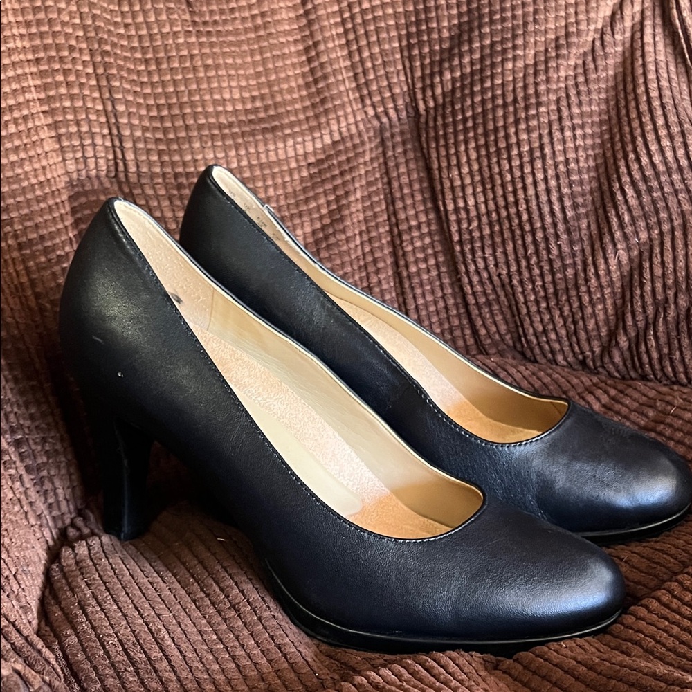 Naturalizer Classic Black Heels